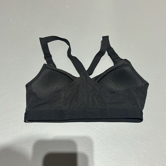 Victoria Sport Bra - Picture 2 of 6